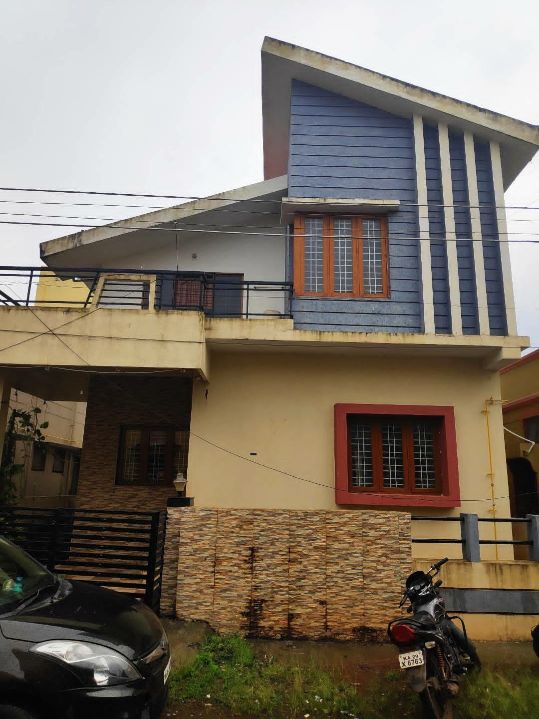 For Sale: Semi furnished 4bhk Duplex house located in Ramteerth Nagar last bus stop. 30x40