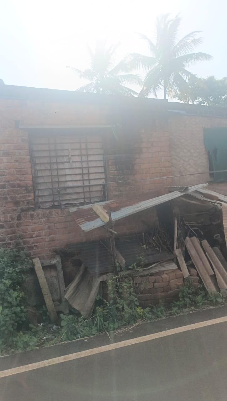 House for sale in Auction at Goundwad Village, yamnapur. Belagavi