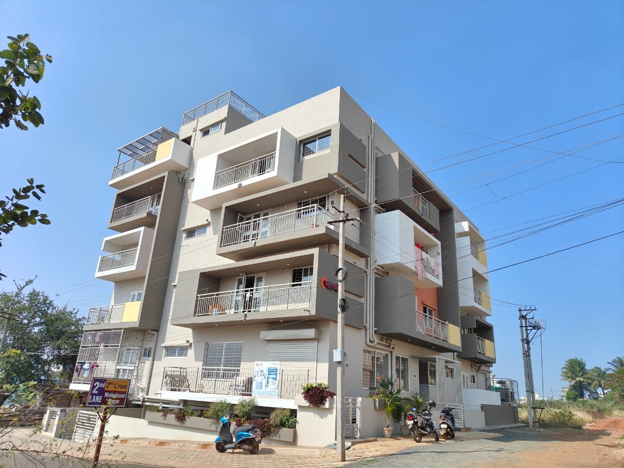 For Sale: 2 BHK Flat in Prime Location at Mahalaxmi Nagar