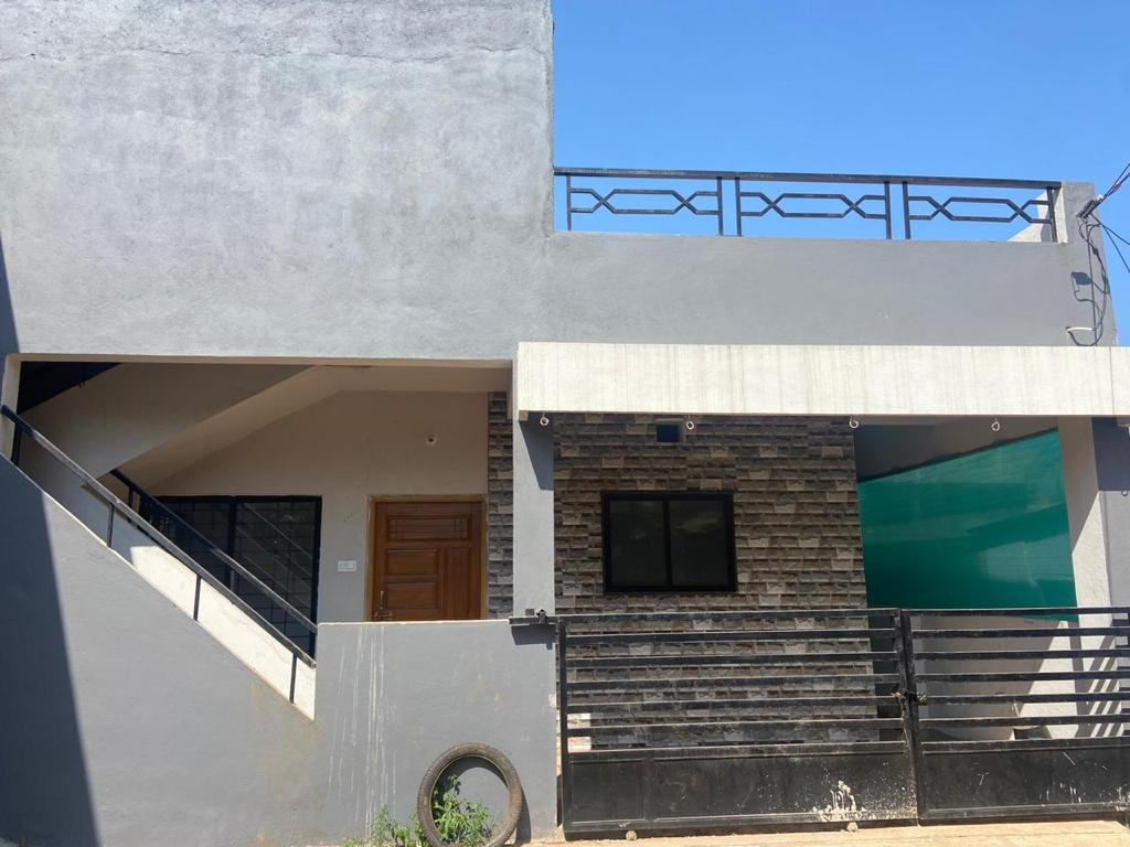 Well-Built and spacious 2 bhk house for sale in shahu nagar, belgaum. With 24 hr water supply and Gas Connection.