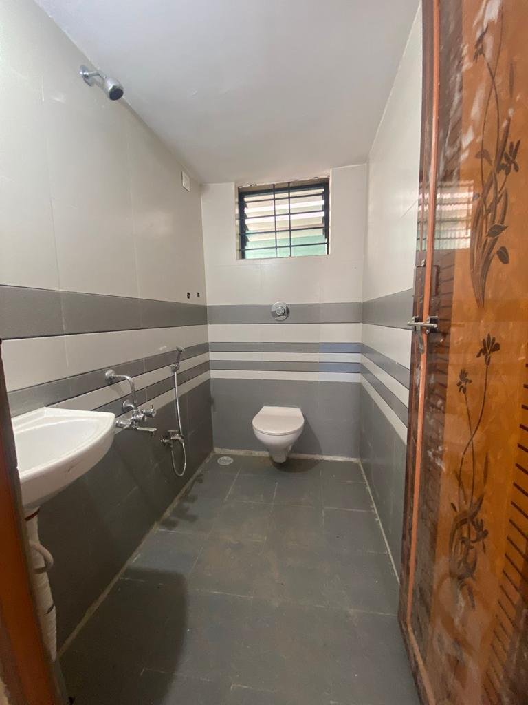 Well-Built and spacious 2 bhk house for sale in shahu nagar, belgaum. With 24 hr water supply and Gas Connection.